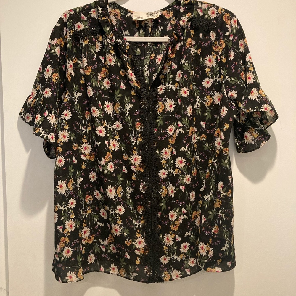 Everleigh dark floral blouse, L